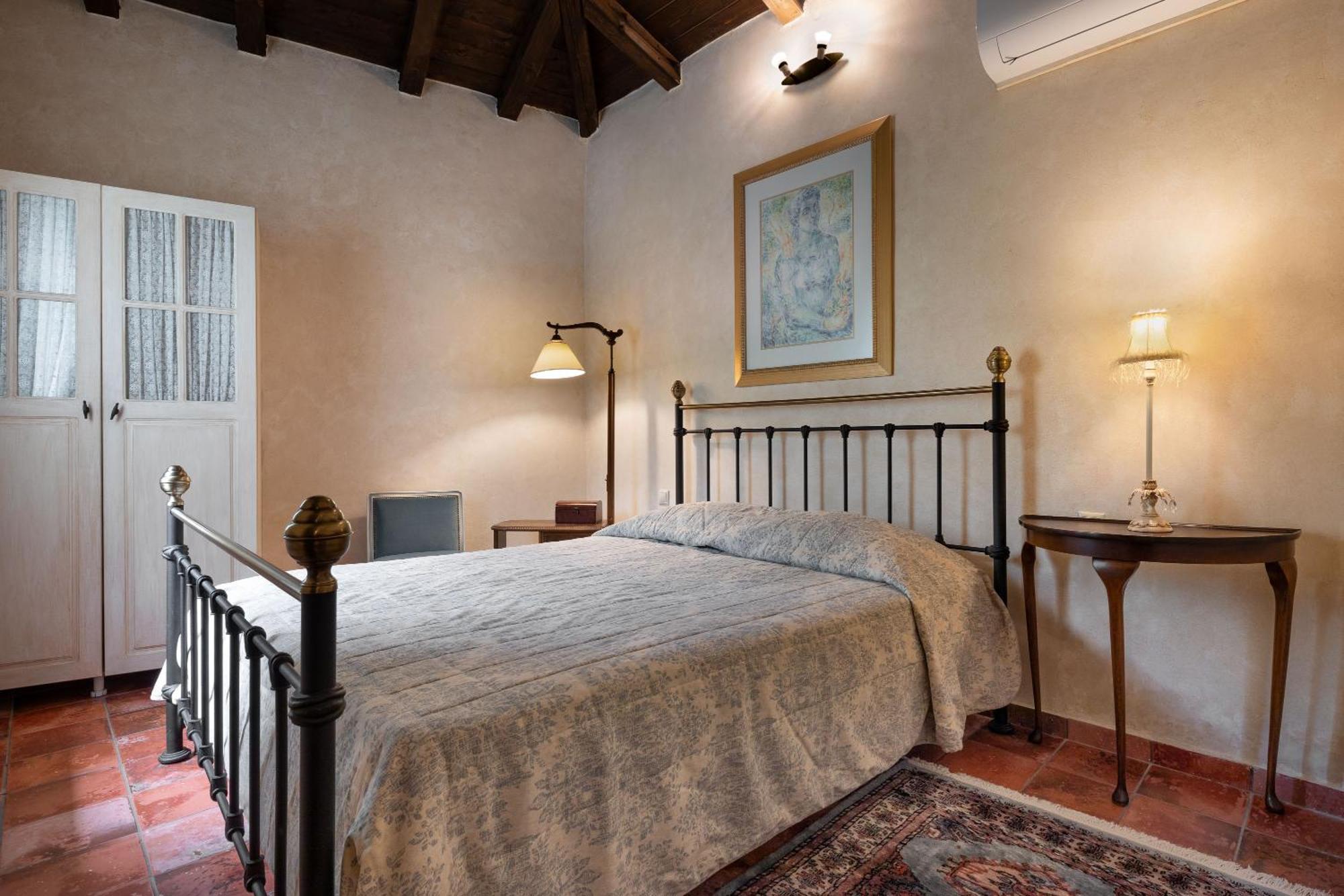 Ostra Menalon Luxury Suites Kardharás Exterior foto