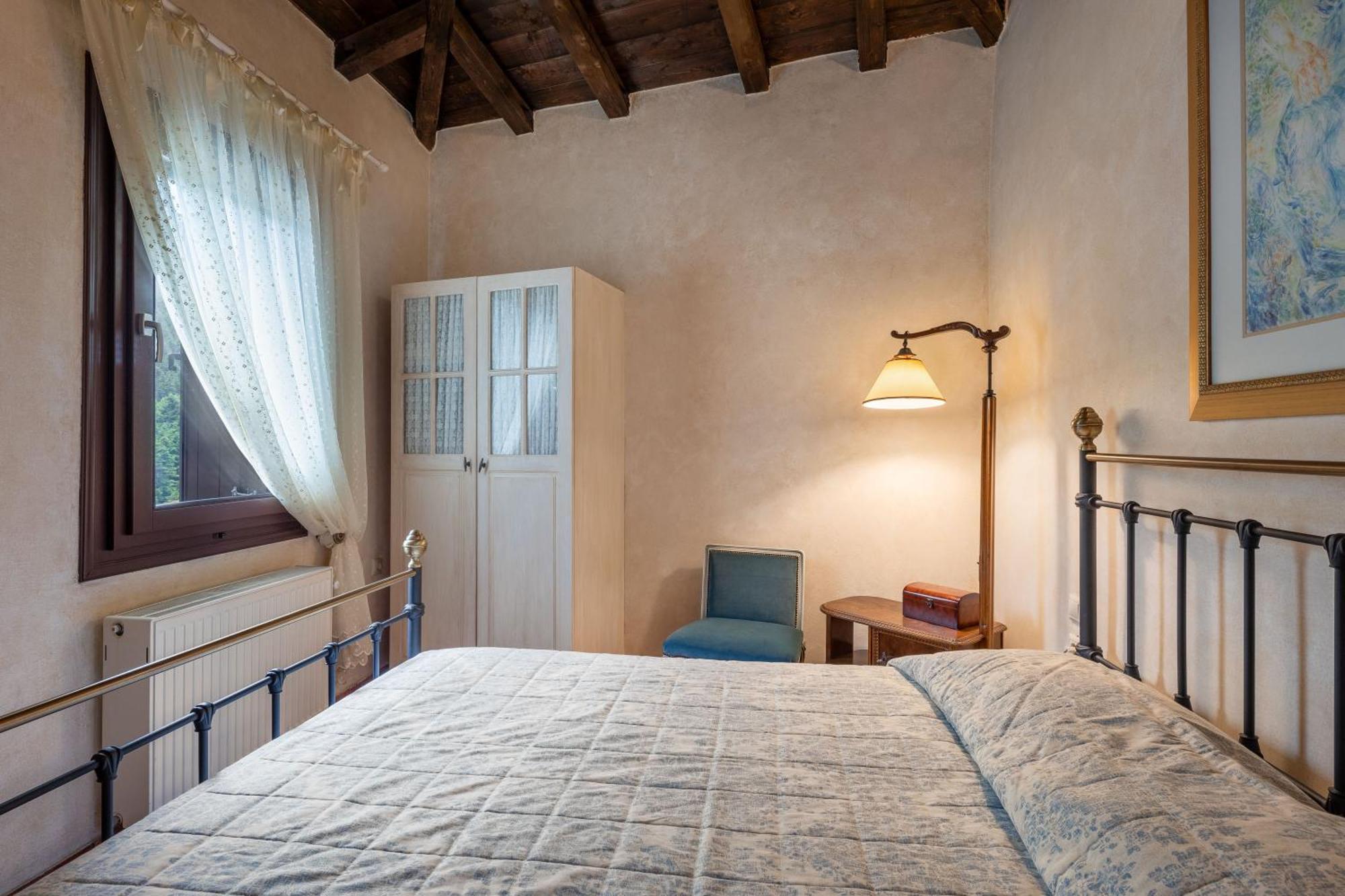 Ostra Menalon Luxury Suites Kardharás Exterior foto