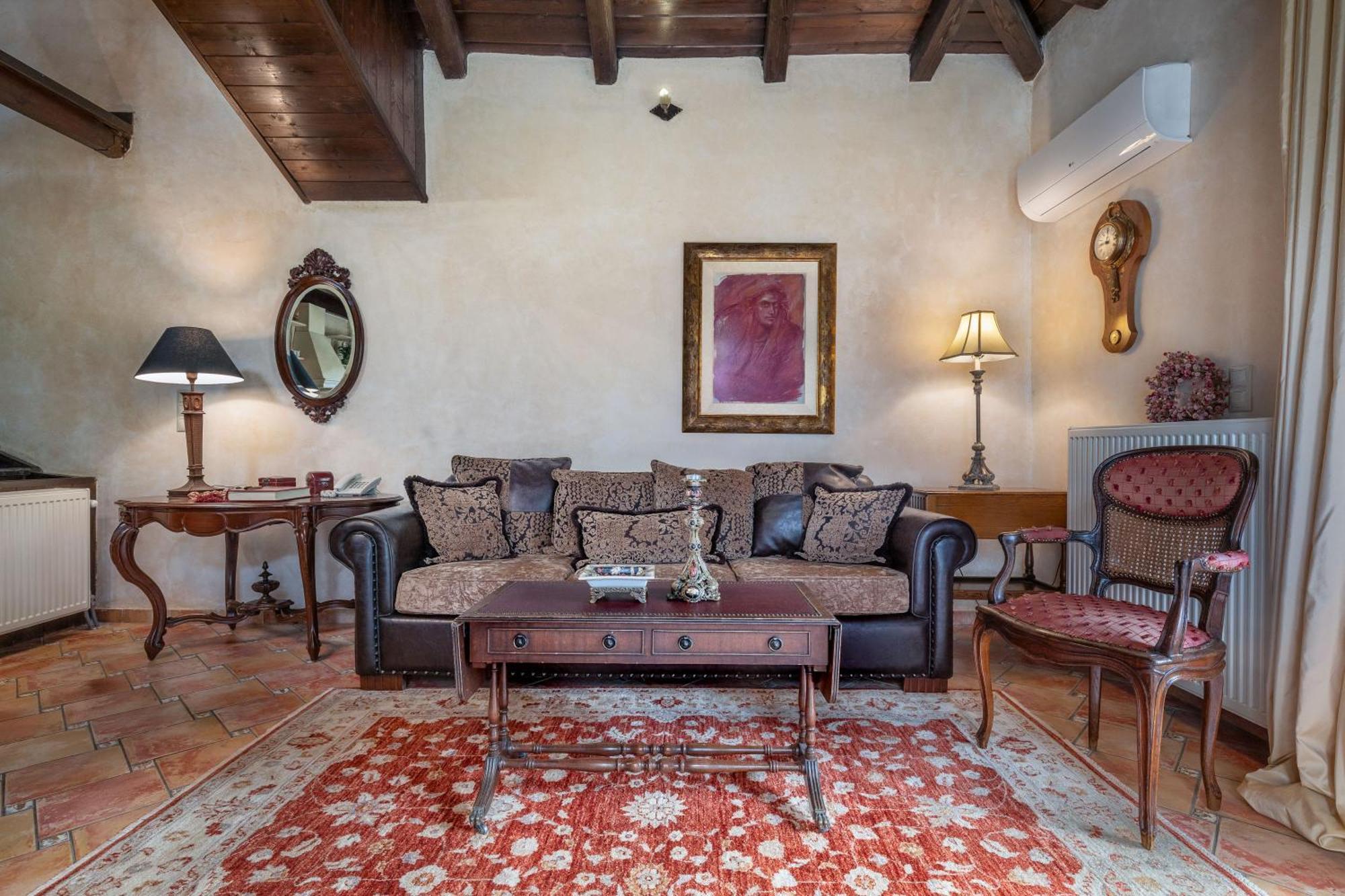 Ostra Menalon Luxury Suites Kardharás Habitación foto