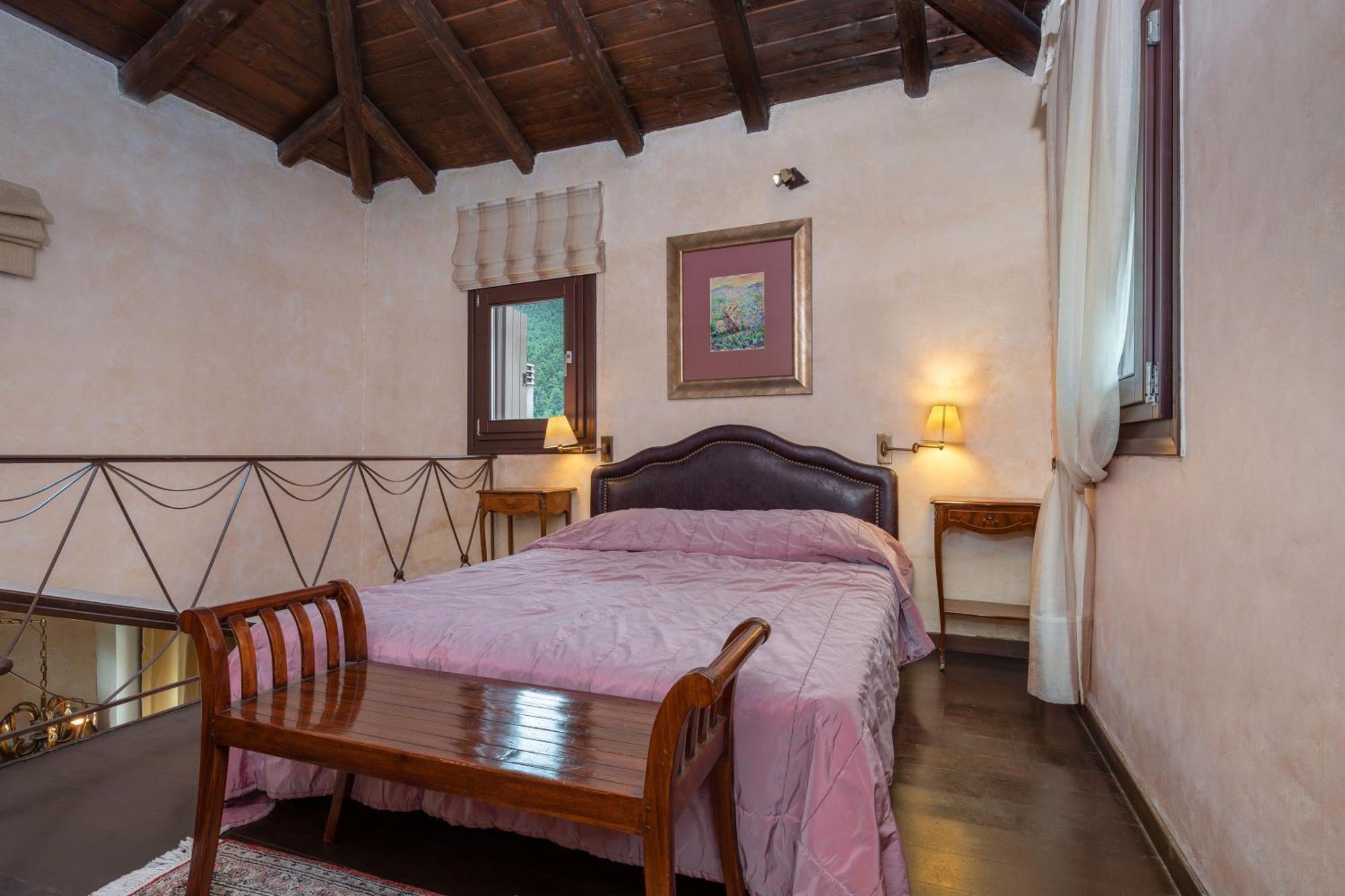 Ostra Menalon Luxury Suites Kardharás Habitación foto